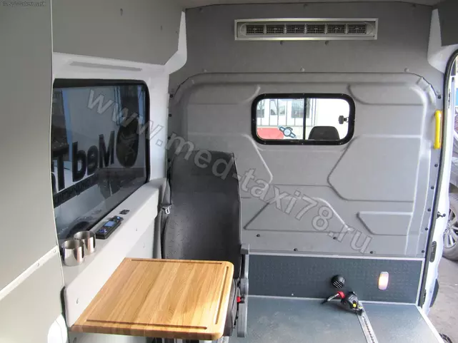 Салон санитарного автомобиля Ford Transit NEW